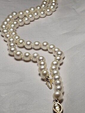 VINTAGE HELZBERG DIAMONDS 14K GOLD AKOYA PEARL NECKLACE 8MM HAND KNOTTED STRAND.